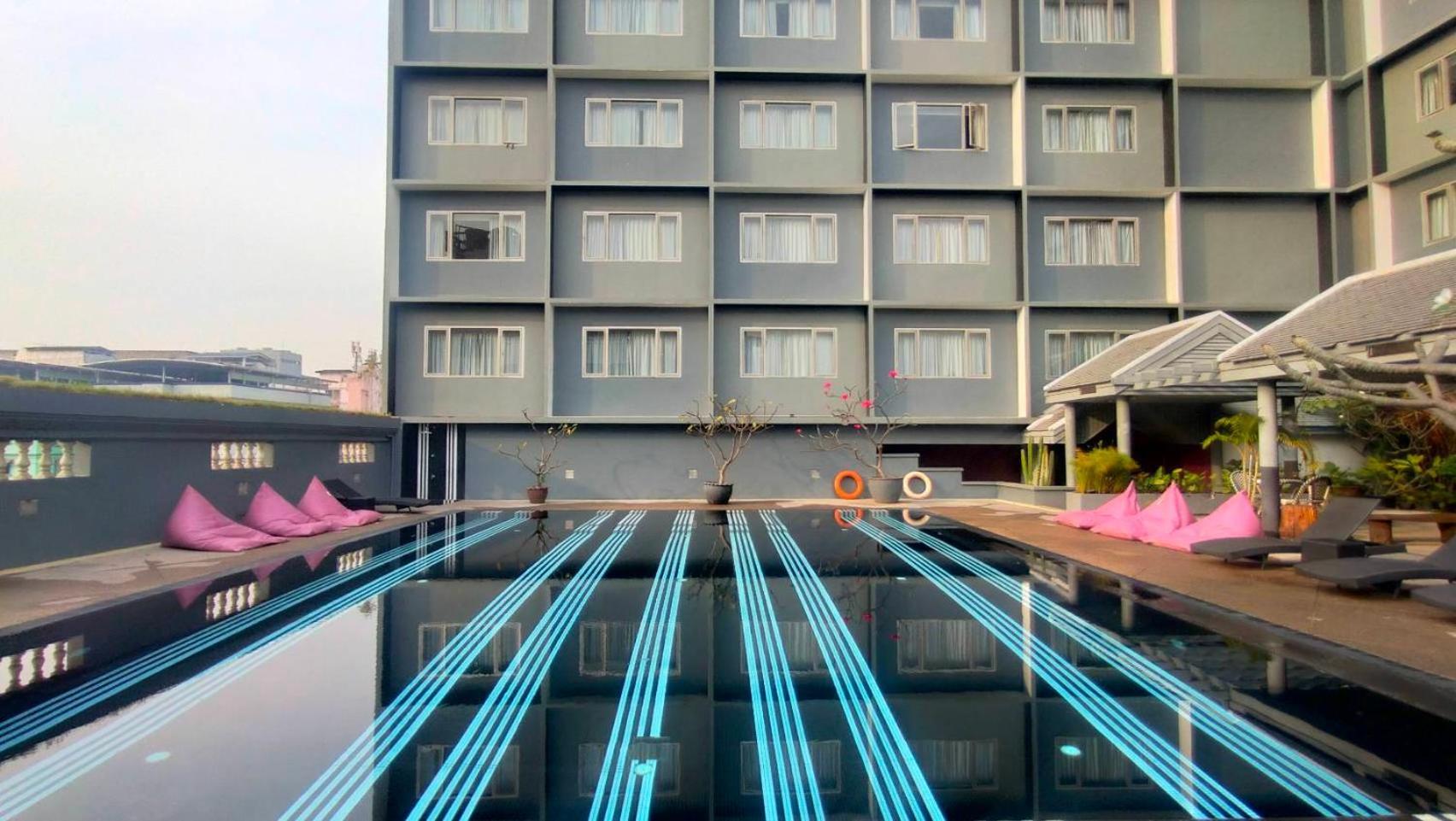 Witz Bangkok Ramkhamhaeng Hotel Exterior photo